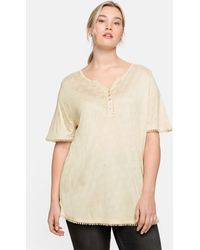 Sheego - Shirt mit zartem Alloverdruck und Spitzenborte - Lyst