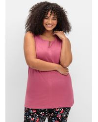 Sheego - Top mit leichter Raffung und Cut-out am Ausschnitt - Lyst
