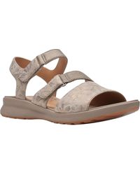 clarks in motion jump sandals