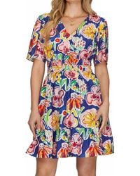 She + Sky - Short Sleeve V-Neck Floral Print Dress - Lyst