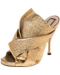 N°21 - N21 Glitter Knot Crackled Leather Mule Sandals - Lyst