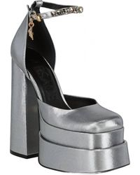 Versace - Medusa Aevitas Platform Pump Heel - Lyst