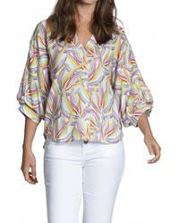 Apny - Print V-Neck Shirt - Lyst