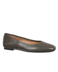 Vionic - Orinda Classic Flat Shoes - Lyst