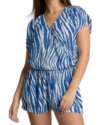 Elan - Zaza Short Sleeve V-Neck Cropped Blouse - Lyst