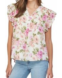 Fate - Floral Flutter Sleeve Top - Lyst