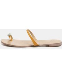 Giuseppe Zanotti - Patent Leather Crystal Embellished Toe Ring Flat Sandals - Lyst