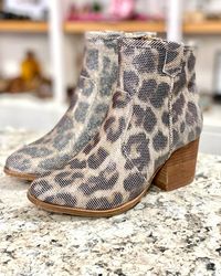 Very G - Carlos Leopard Bootie - Lyst