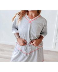 Davi & Dani - Louisa Accent Stitch V-Neck Tee - Lyst