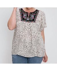 Hailey & Co - Leopard Printed Short Sleeve Top - Lyst