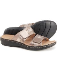 clarks flat sandals