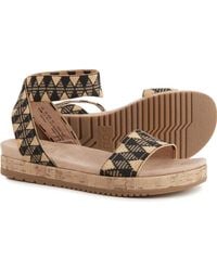 naturalizer freeport flat