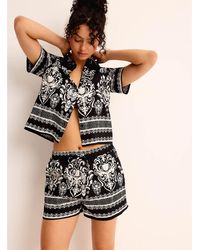 Simon's - Ornamental Pattern Short - Lyst