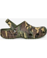 Crocs™ - Classic Camouflage Clogs Army Green - Lyst