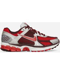 Nike - Wmns Zoom Vomero 5 Sneakers Mystic Red / Platinum - Lyst