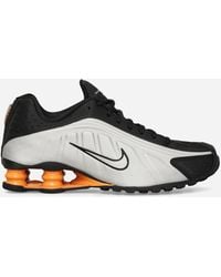 Nike - Shox R4 Sneakers Metallic Silver / Black / Bright Mandarin - Lyst