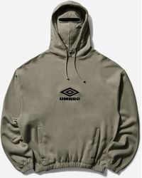 Umbro - Og Logo Masked Hoodie Dark Greige - Lyst