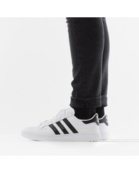 white adi team court trainers