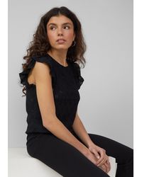 QS - Top mit Lochstickerei und Volant am Arm - Lyst