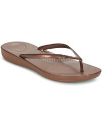 Fitflop - IQUSHION ERGONOMIC FLIP FLOPS femmes Tongs en Marron - Lyst