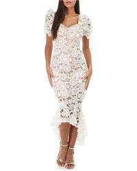 La Modeuse Robe Robe moulante blanche asymétrique en dentelle col bardot