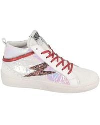 basketball man woman gold color, basketball fashion A young man, chic  African fashion