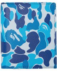 A Bathing Ape - Portefeuille bleu à motif camouflage abc - Lyst