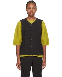Homme Plissé Issey Miyake Pleated High-neck Gilet in Black for Men Mens Clothing Jackets Waistcoats and gilets 