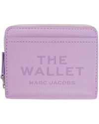 Marc Jacobs - Mini portefeuille compact 'the wallet' mauve en cuir - Lyst