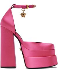 Versace - Chaussures à talon bottier aevitas roses à plateforme et à méduses - Lyst