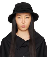 Y's Yohji Yamamoto - Chapeau noir en crêpe de chine à fronces - Lyst