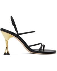 【関税込み】Studio Amelia ベージュ Twisted 90 ヒールサンダル Studio Amelia Twisted 90 Heel in Gold | REVOLVE