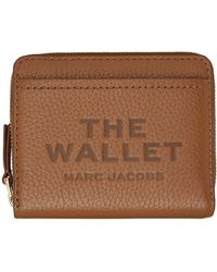 Marc Jacobs - Mini portefeuille compact 'the wallet' brun en cuir - Lyst