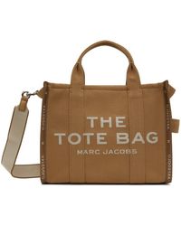 Marc Jacobs - Moyen cabas 'the tote bag' brun clair à logo et texte en tissu jacquard - Lyst