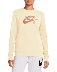 Nike - Graphic French Terry Crewneck Sweatshirt "Coconut Milk/Amber/ Fn3628 113" - Lyst