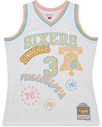 Mitchell & Ness - Sidewalk Sketch Swingman Jersey "76Ers 2002 Allen Iverson" Tfsm5885-P7602Aivwhit" - Lyst