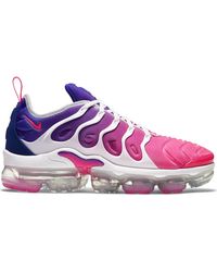 white vapormax plus women's