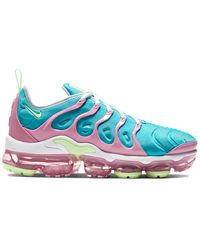 pink vapormax plus women's