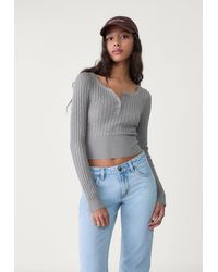 Stradivarius - Maglia Con Scollo A V E Bottoni - Lyst