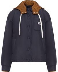 Miu Miu - Piumino con logo stampato - Lyst