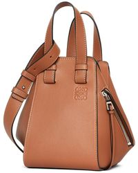 Loewe - Borsa compatta hammock in pelle di vitello classica - Lyst