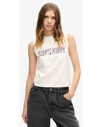 Superdry - Archive Aansluitende Tanktop Met Versieringen - Lyst