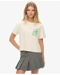 Superdry - Femme Coton Graphique Imprimé Roadside Trade Coupe Décontractée T-Shirt, Crème & Vert - Lyst