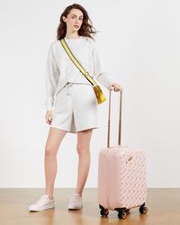 Ted Baker Petite valise à roulettes avec nœuds en relief 54 x 36,5 x 24 cm - Rose