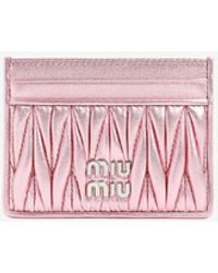 Damen Accessoires Portemonnaies und Kartenetuis Miu Miu Leder Kleines Portemonnaie aus Madras-Leder in Pink 
