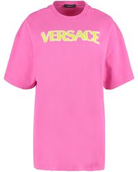 Versace - T-shirt con look vissuto e logo - Lyst