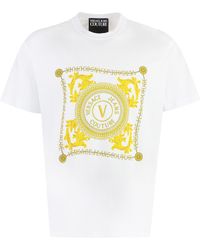 Versace - T-shirt V-EMBLEM CHAIN - Lyst