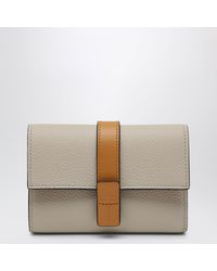 Loewe - Kleine Vertikale Geldbörse Aus Genarbtem Leder - Lyst