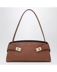 Ferragamo - Borsa A Spalla Hug East-West Cognac/Testa Di Moro - Lyst