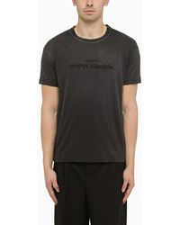 Maison Margiela - T-shirt nera effetto slavato in cotone con logo inverso - Lyst